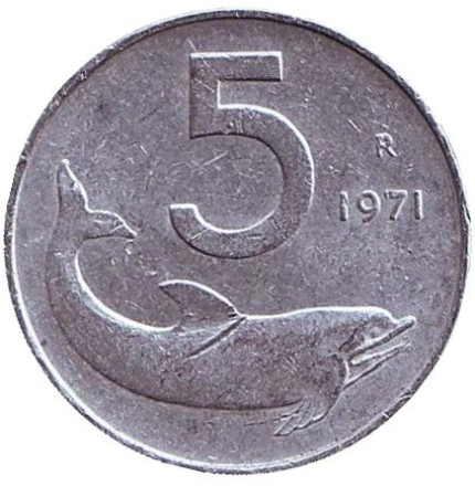 Монета 5 лир. 1971 год, Италия. Дельфин. Судовой руль.