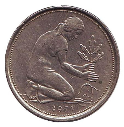 Монета 50 пфеннигов. 1971 (J) год, ФРГ. Женщина, сажающая дуб.