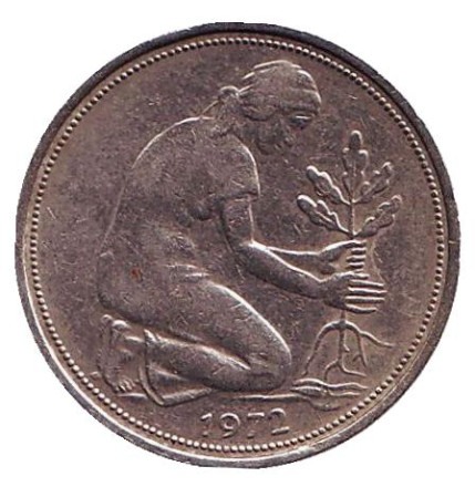 Монета 50 пфеннигов. 1972 (D) год, ФРГ. Женщина, сажающая дуб.