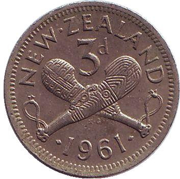 Монета 3 пенса. 1961 год, Новая Зеландия. Скрещенные вахаики.