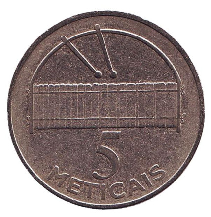 Монета 5 метикалов. 2006 год, Мозамбик. Из обращения. Барабан.