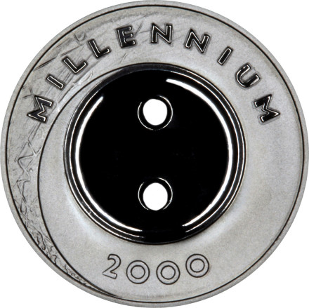 Монета 1 лат. 1999 год, Латвия. Миллениум. Пуговица.