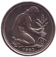 Женщина, сажающая дуб. Монета 50 пфеннигов. 1982 год (F), ФРГ.