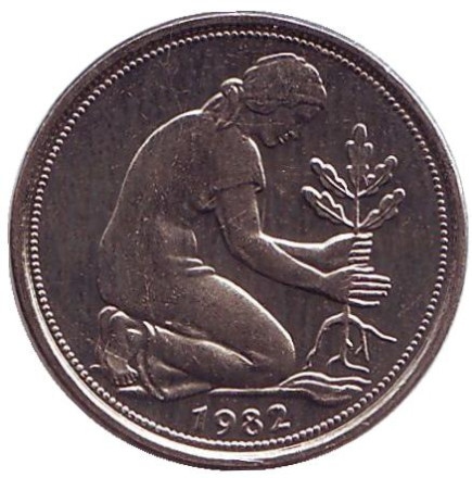 Монета 50 пфеннигов. 1982 год (F), ФРГ. UNC. Женщина, сажающая дуб.