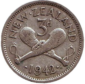 Монета 3 пенса. 1942 год, Новая Зеландия. Скрещенные вахаики.