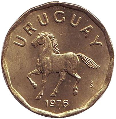 Монета 10 сентесимо. 1976 год, Уругвай. Лошадь.