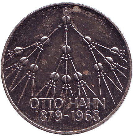 Монета 5 марок. 1979 год, ФРГ. 100 лет со дня рождения Отто Гана.