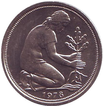 Монета 50 пфеннигов. 1978 год (F), ФРГ. Женщина, сажающая дуб.