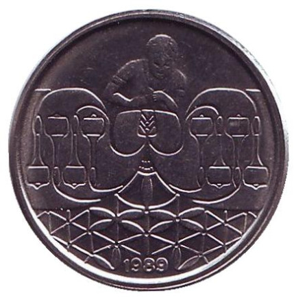 Монета 50 сентаво. 1989 год, Бразилия. Ткачиха.