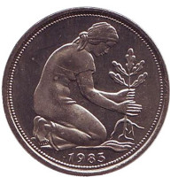 Женщина, сажающая дуб. Монета 50 пфеннигов. 1983 год (J), ФРГ. UNC.