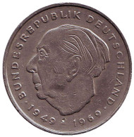 Монета 2 марки. 1973 год (G), ФРГ. Теодор Хойс. Монета 2 марки. 1973 год (G), ФРГ. Теодор Хойс.