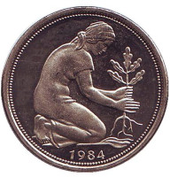 Женщина, сажающая дуб. Монета 50 пфеннигов. 1984 год (J), ФРГ. UNC.