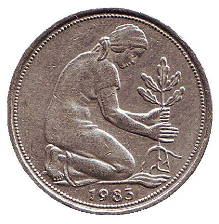 Монета 50 пфеннигов. 1983 год (G), ФРГ. Женщина, сажающая дуб.