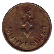 KWM. Munzprufer. Прачечный жетон. (Диаметр 18.5 мм). Германия. Тонкие литеры. KWM. Munzprufer. Прачечный жетон. (Диаметр 18.5 мм). Германия. Тонкие литеры.