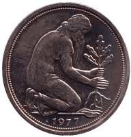 Женщина, сажающая дуб. Монета 50 пфеннигов. 1977 год (D), ФРГ.