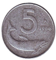 Монета 5 лир. 1966 год, Италия. Дельфин. Судовой руль.