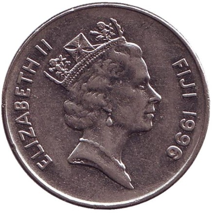 Монета 20 центов. 1996 год, Фиджи. Культовый атрибут Tabua (зуб кита) на плетеном шнурке. Монета 20 центов. 1996 год, Фиджи. Культовый атрибут Tabua (зуб кита) на плетеном шнурке.