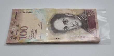 Пачка банкнот 100 боливаров (50 штук). 2011-2012 гг., Венесуэла.