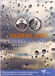 Монета 5 евро в буклете. 2010 год, Нидерланды. Серебро! Нидерланды - страна воды. Монета 5 евро в буклете. 2010 год, Нидерланды. Серебро! Нидерланды - страна воды.