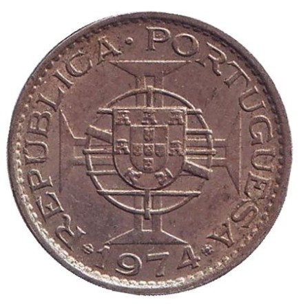 Монета 2,5 эскудо. 1974 год, Ангола в составе Португалии. Монета 2,5 эскудо. 1974 год, Ангола в составе Португалии.