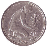 Монета 50 пфеннигов. 1990 год (J), ФРГ. Женщина, сажающая дуб. Монета 50 пфеннигов. 1990 год (J), ФРГ. Женщина, сажающая дуб.