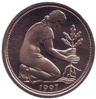 Монета 50 пфеннигов. 1997 год (G), ФРГ. Женщина, сажающая дуб. Монета 50 пфеннигов. 1997 год (G), ФРГ. Женщина, сажающая дуб.