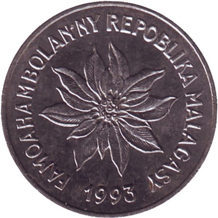 Монета 1 франк. 1993 год, Мадагаскар. Буйвол. Пуансеттия. Монета 1 франк. 1993 год, Мадагаскар. Буйвол. Пуансеттия.
