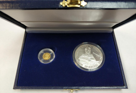 Элвис Пресли. Комплект из двух монет номиналом 20 и 200 даласи. 2015 год, Гамбия. Элвис Пресли. Комплект из двух монет номиналом 20 и 200 даласи. 2015 год, Гамбия.