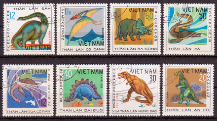 Марки почтовые. Серия из 8 штук. 1979 год, Вьетнам. Динозавры.