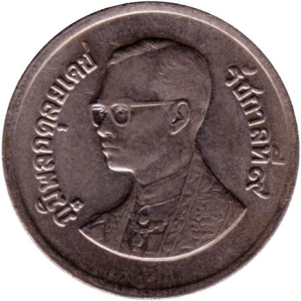 Монета 1 бат. 1985 год, Таиланд. Рама IX. Большой дворец в Бангкоке. Монета 1 бат. 1985 год, Таиланд. Рама IX. Большой дворец в Бангкоке.