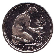 Монета 50 пфеннигов. 1986 (J) год, ФРГ. Женщина, сажающая дуб. Монета 50 пфеннигов. 1986 (J) год, ФРГ. Женщина, сажающая дуб.