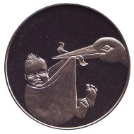 Аист с ребёнком. Сувенирный жетон.