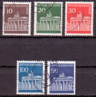 Марки почтовые. Серия из 5 штук. 1966 год, ФРГ. Бранденбургские ворота. Марки почтовые. Серия из 5 штук. 1966 год, ФРГ. Бранденбургские ворота.