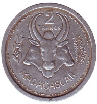 Монета 2 франка. 1948 год, Мадагаскар. Буйволы. Монета 2 франка. 1948 год, Мадагаскар. Буйволы.