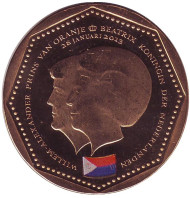 Монета 5 гульденов. 2013 год, Нидерландские Антильские острова. Объявление королевы Беатрикс о смене трона принцем Виллемом-Александром. Флаг Синт-Мартена. Монета 5 гульденов. 2013 год, Нидерландские Антильские острова. Объявление королевы Беатрикс о смене трона принцем Виллемом-Александром. Флаг Синт-Мартена.