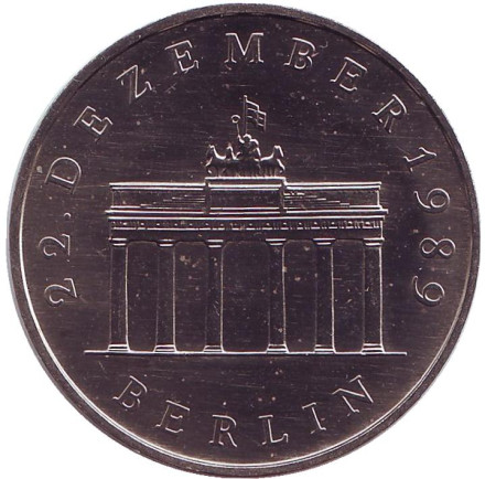 Монета 20 марок. 1990 год, ГДР. Бранденбургские Ворота в Берлине.