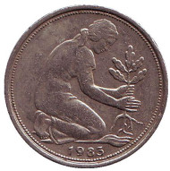 Монета 50 пфеннигов. 1983 год (F), ФРГ. Женщина, сажающая дуб. Монета 50 пфеннигов. 1983 год (F), ФРГ. Женщина, сажающая дуб.