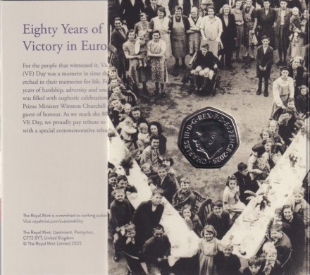 Монета 50 пенсов. 2025 год, Великобритания. 80-летие Дня победы в Европе. В буклете. Монета 50 пенсов. 2025 год, Великобритания. 80-летие Дня победы в Европе. В буклете.