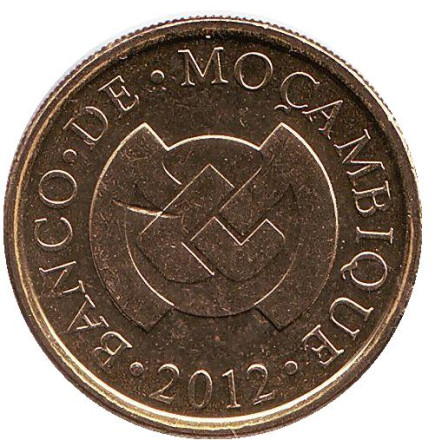 Монета 50 сентаво. 2012 год, Мозамбик. Гигантский зимородок.