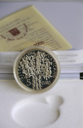 monetarus_5euro_2005_Vatican_60letPobedi_3.jpg monetarus_5euro_2005_Vatican_60letPobedi_3.jpg