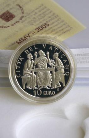 monetarus_10euro_2005_Vatican_Euharistia_3.jpg