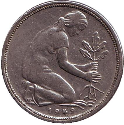 Монета 50 пфеннигов. 1949 (F) год, ФРГ. Женщина, сажающая дуб.