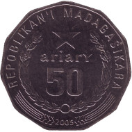 Монета 50 ариари. 2005 год, Мадагаскар. Состояние - UNC. Баобабы. Монета 50 ариари. 2005 год, Мадагаскар. Состояние - UNC. Баобабы.