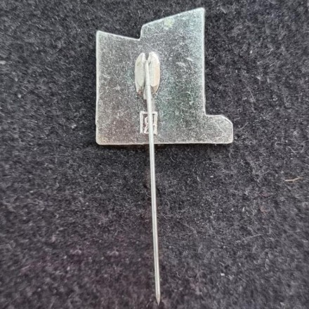 Шалаш Ленина в Сестрорецком разливе. Значок. СССР. Шалаш Ленина в Сестрорецком разливе. Значок. СССР.