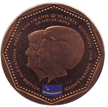 Монета 5 гульденов. 2013 год, Нидерландские Антильские острова. Объявление королевы Беатрикс о смене трона принцем Виллемом-Александром. Флаг Кюрасао.