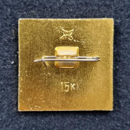 В.И. Ленин. Золотой флаг. Значок. СССР. В.И. Ленин. Золотой флаг. Значок. СССР.