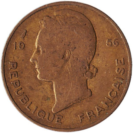 Монета 10 франков. 1956 год, Французская Западная Африка. Из обращения. Газель. Монета 10 франков. 1956 год, Французская Западная Африка. Из обращения. Газель.