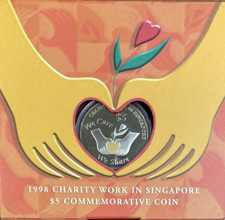 Монета 5 долларов. 1998 год, Сингапур. Благотворительная деятельность в Сингапуре.