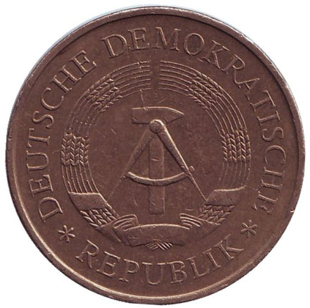 Монета 5 марок, 1969 год, ГДР. (жёлтый цвет) 20-ая Годовщина образования ГДР. Монета 5 марок, 1969 год, ГДР. (жёлтый цвет) 20-ая Годовщина образования ГДР.