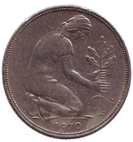 Монета 50 пфеннигов. 1970 (D) год, ФРГ. Женщина, сажающая дуб.